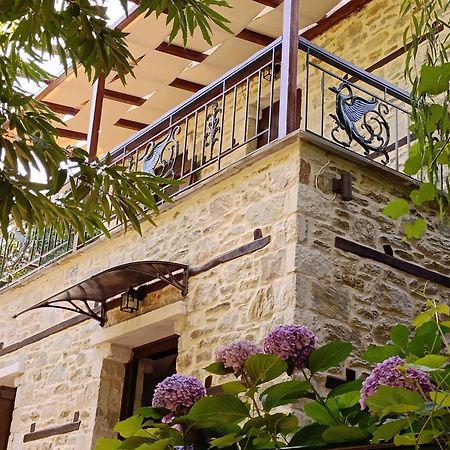 Μountain Whispers Apartment Mourésion Екстериор снимка