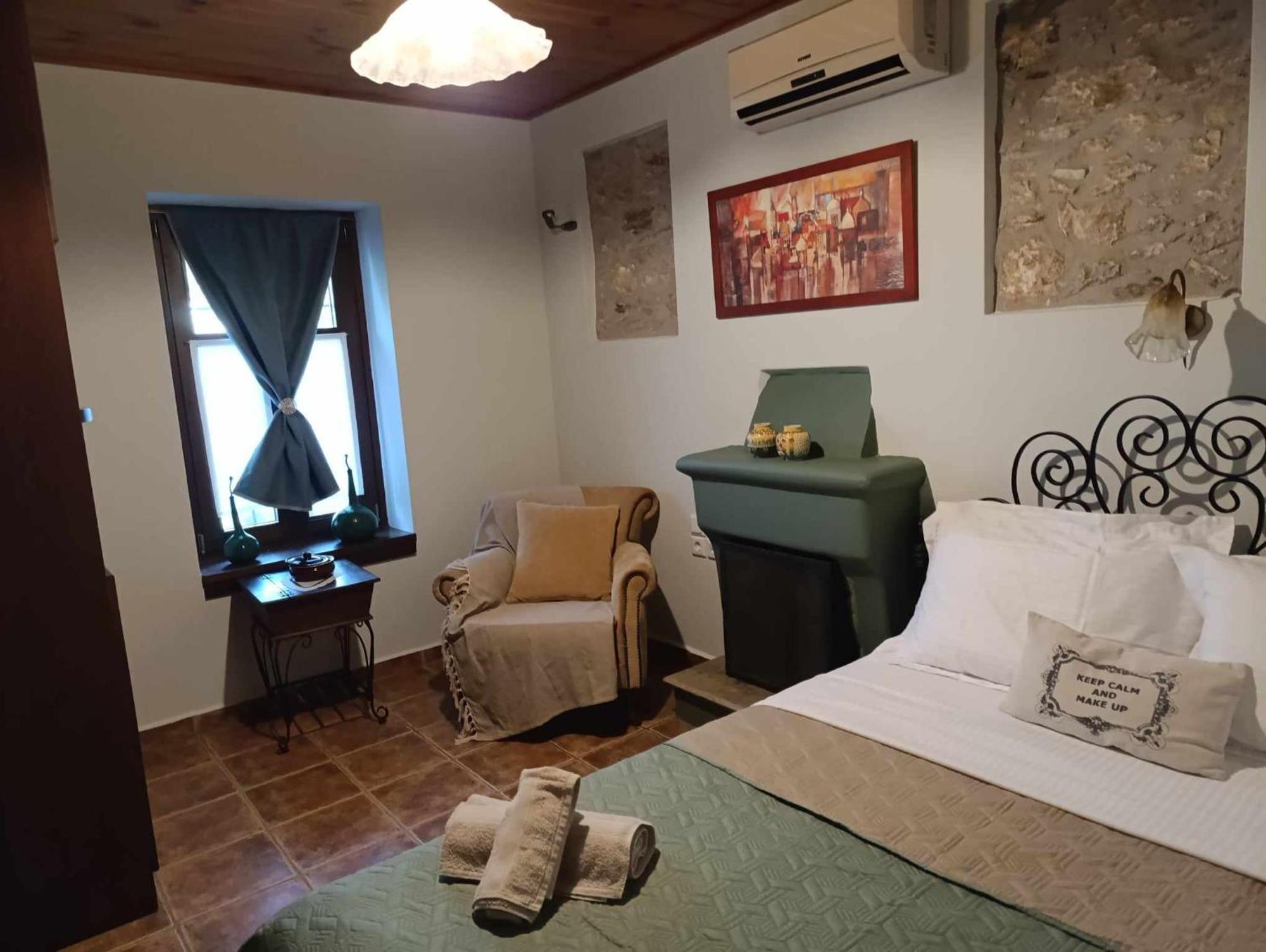 Μountain Whispers Apartment Mourésion Екстериор снимка