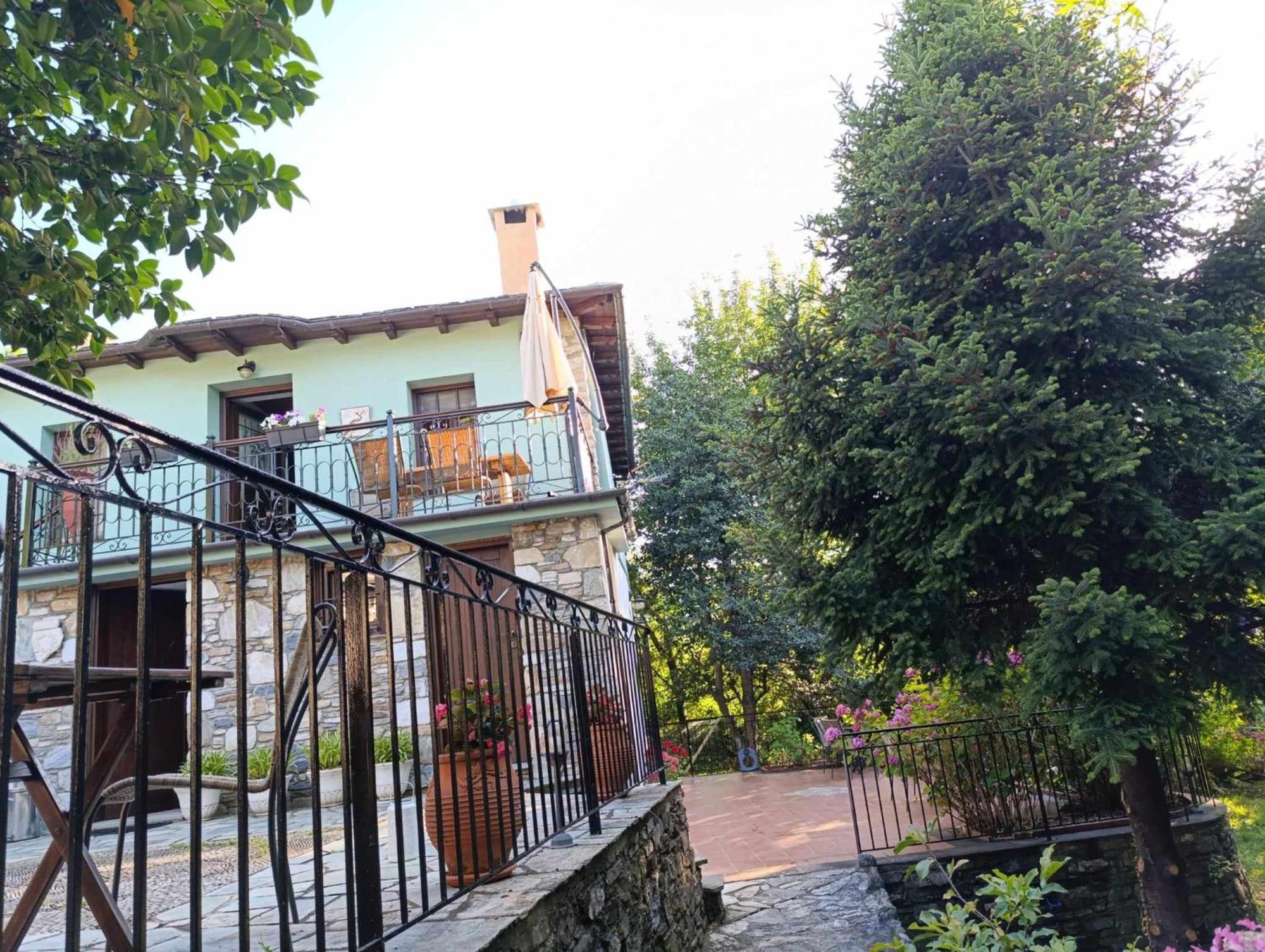 Μountain Whispers Apartment Mourésion Екстериор снимка