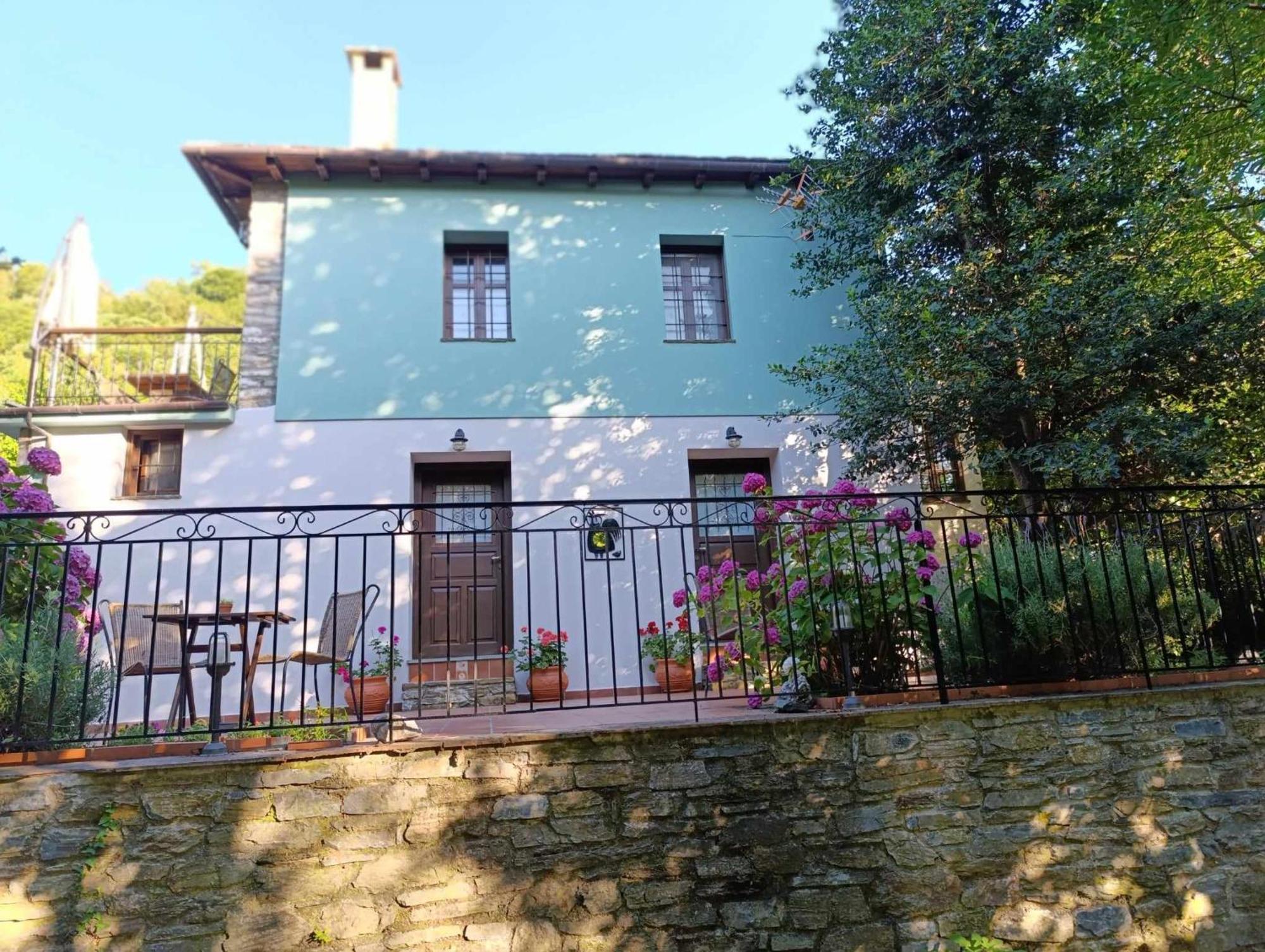 Μountain Whispers Apartment Mourésion Екстериор снимка