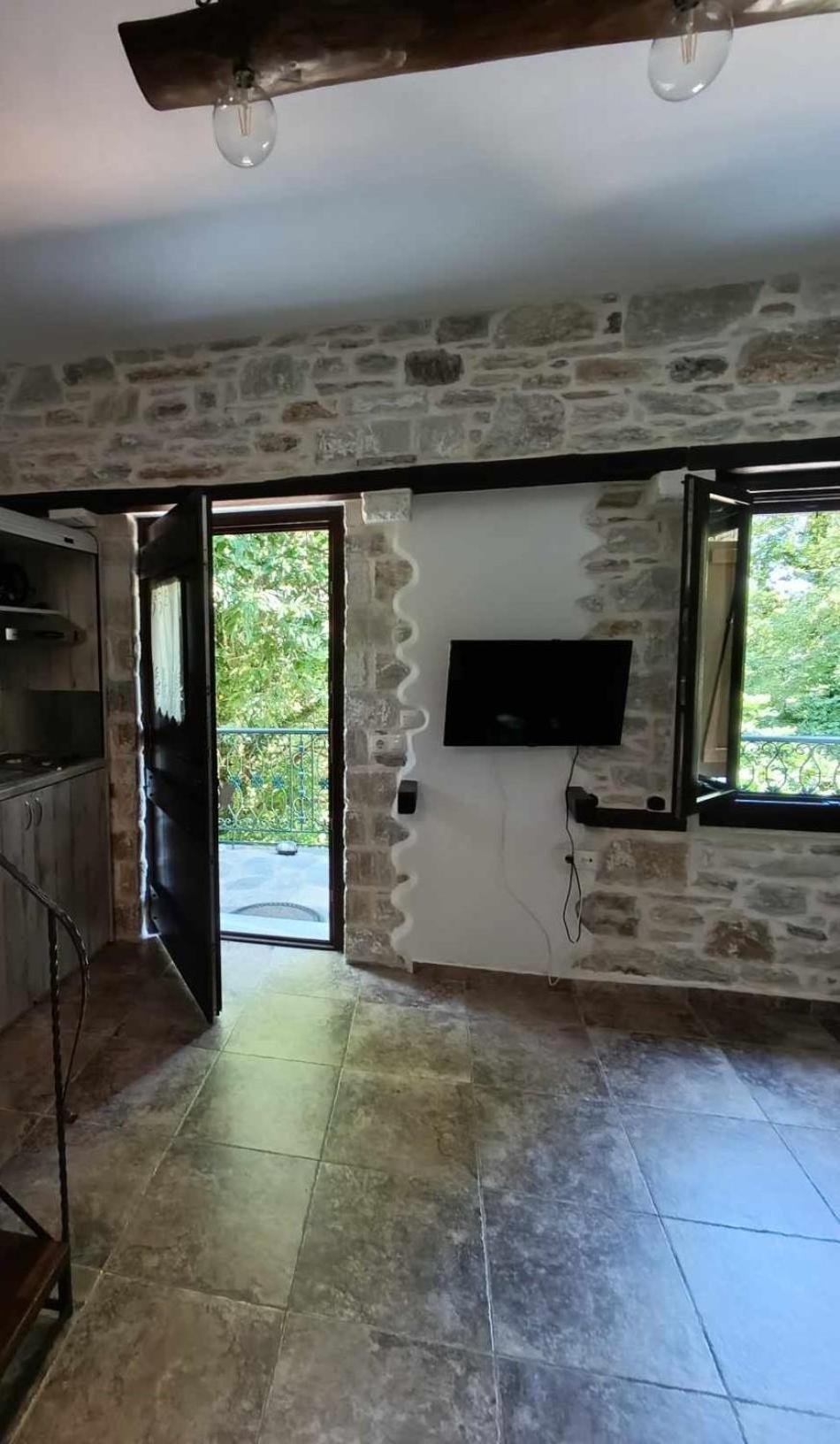 Μountain Whispers Apartment Mourésion Екстериор снимка