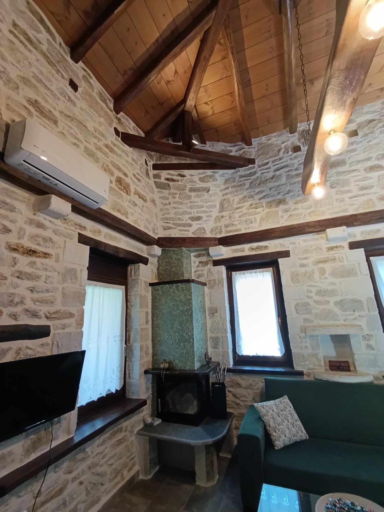 Μountain Whispers Apartment Mourésion Екстериор снимка