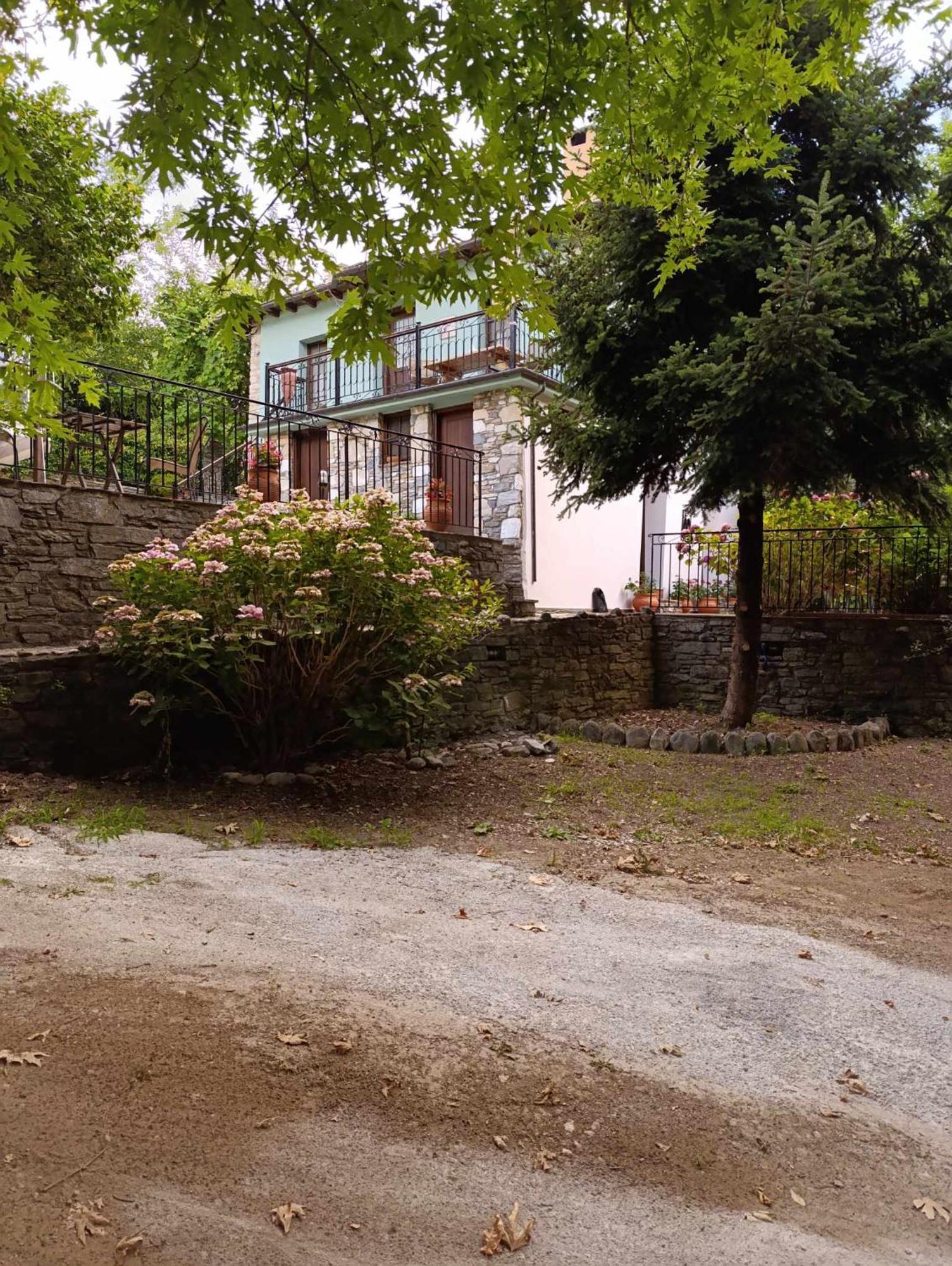 Μountain Whispers Apartment Mourésion Екстериор снимка