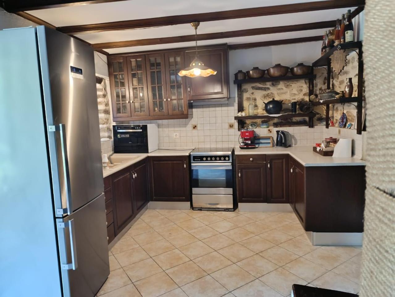 Μountain Whispers Apartment Mourésion Екстериор снимка
